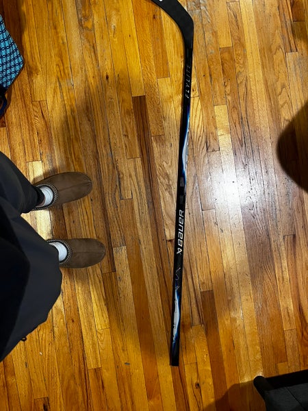 Intermediate Bauer Vapor FlyLite Left Hand Hockey Stick P28 65 Flex (New)