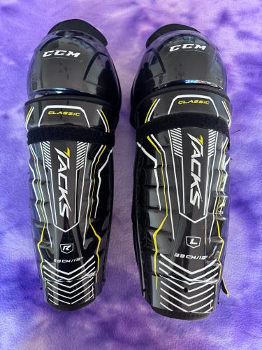 Intermediate CCM Tacks Classic Pro Shin Pads 13" (Used)