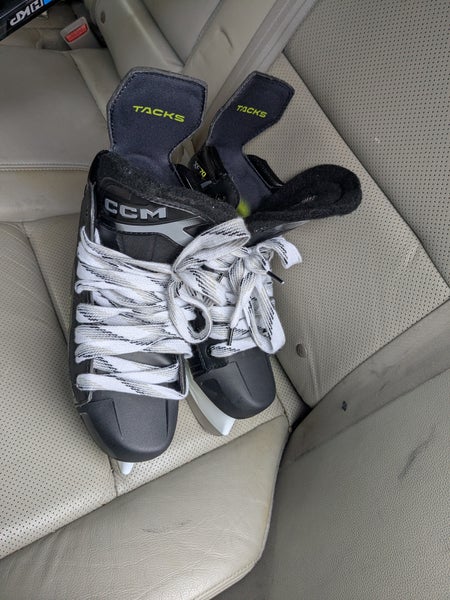 CCM Tacks XF 70 Hockey Skates Wide Width Size 4.5 (Used)