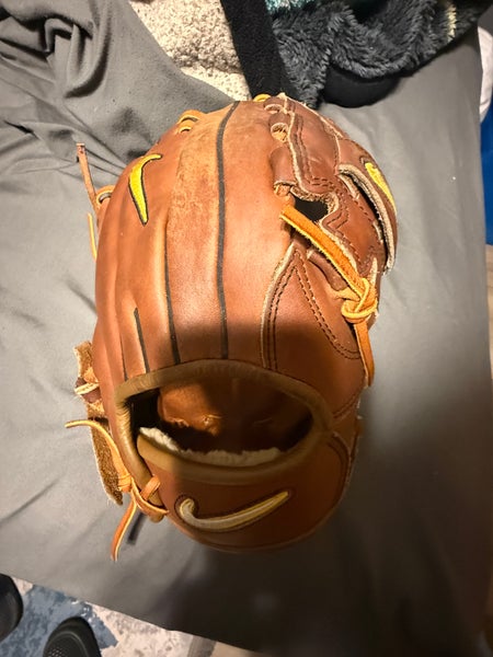 2009 Nike Pro Gold RH Infield Baseball Glove 11.25" (Used)