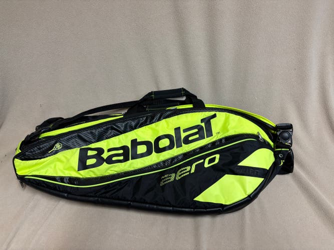 Like new multi-racquet Babolat Tennis Bag (Used)