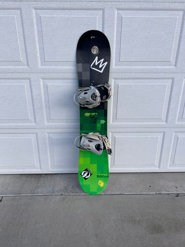 Snowboard: Burton Snowboard All Mountain 135 cm (Used)