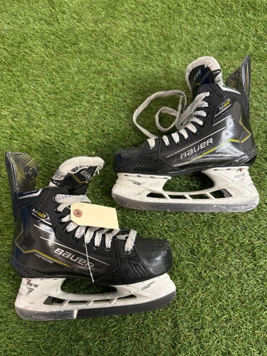 Intermediate Bauer Supreme M40 Hockey Skates Size 5.5 Fit 2 (Used)