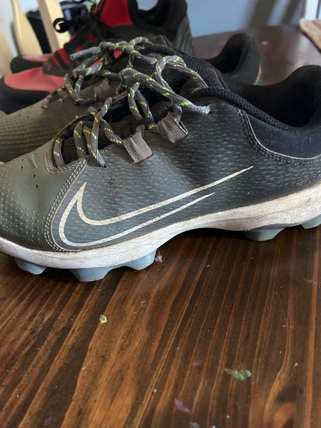 Gray Women's Size M 8.0 (W 9.0) Nike (Used)