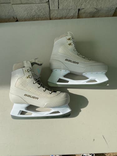 Senior Bauer Tremblant Hockey Skates Regular Width 7 (New)