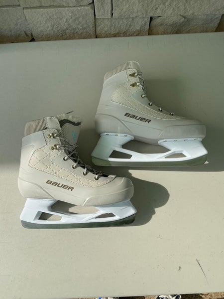Senior Bauer Tremblant Hockey Skates Regular Width 7 (New)