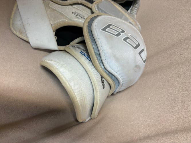 Medium Senior Bauer Nexus 1000 Shoulder Pads (Used)