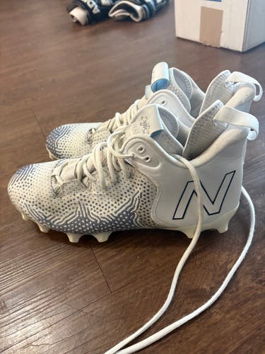 Men's Size M 10.0 (W 11.0) New Balance Mid Top Molded Cleats (Used)