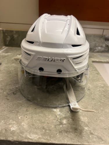 Large Bauer Re-Akt 155 Helmet (Used)