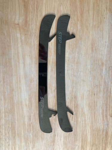 CCM Black Step Steel R (Reload)