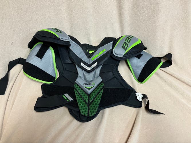 Large Senior Bauer Supreme One.6 Shoulder Pads (Used)