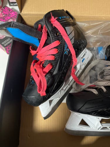 TF9 Hockey Goalie Skates Regular Width Size 5 (Used)