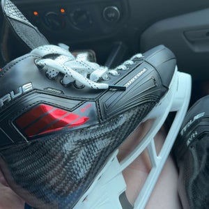 Size 9 True SVH Hockey Skates
