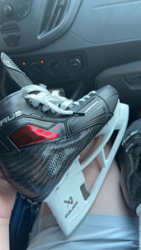 Size 9 True SVH Hockey Skates