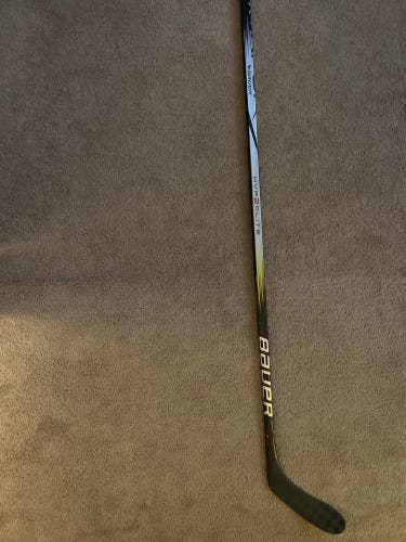 Senior Bauer Vapor Hyperlite 2 Left Hand Hockey Stick P28 70 Flex (Like New)