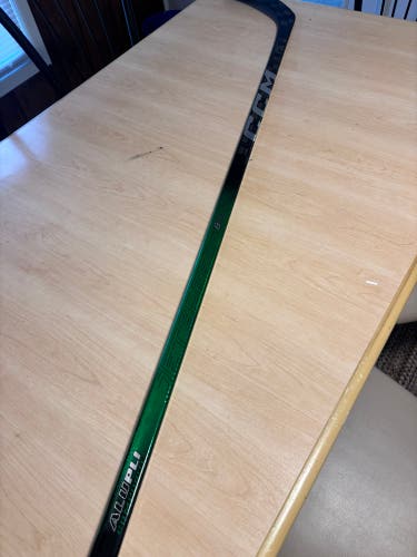 Senior CCM JetSpeed FT8 Pro Right Handed Hockey Stick P28 70 Flex (New)