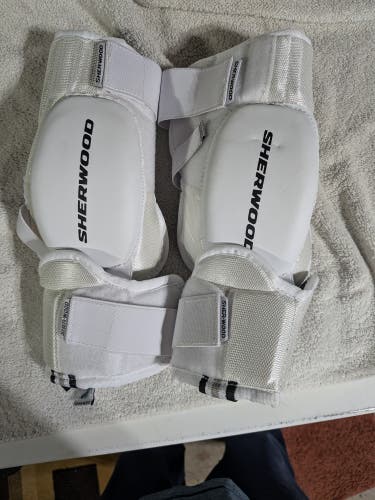 Senior Medium Sher-Wood 5030 Elbow Pads (Used)