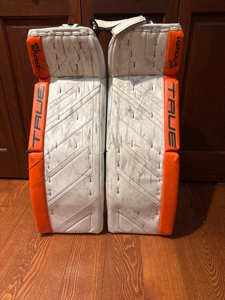 31" True HZRDUS 7X4 Goalie Leg Pads (Used)