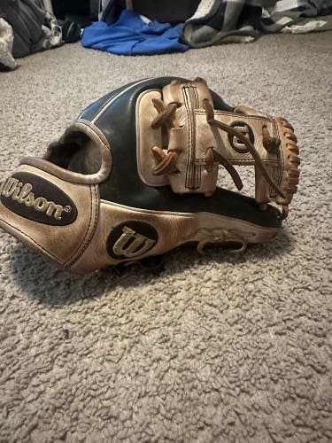 Wilson A2000 RH Baseball Glove 11.5" (Used)