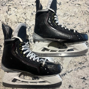 Pro Stock Bauer Vapor Hyperlite Hockey Skates Regular Width Size 9.25 / 9.5 Fit 2