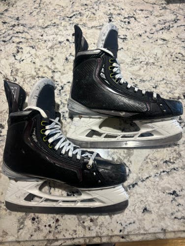 Pro Stock Bauer Vapor Hyperlite Hockey Skates Regular Width Size 9.25 / 9.5 Fit 2