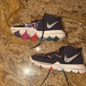 Men's Size M 10.5 (W 11.5) Nike Kyrie 5 Shoes (Used)