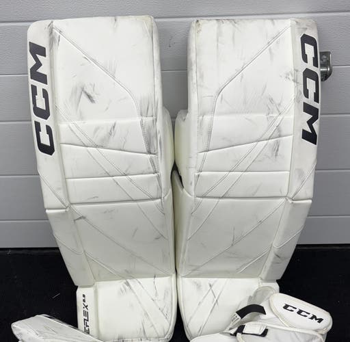 34" 2025 CCM Extreme Flex 6.9