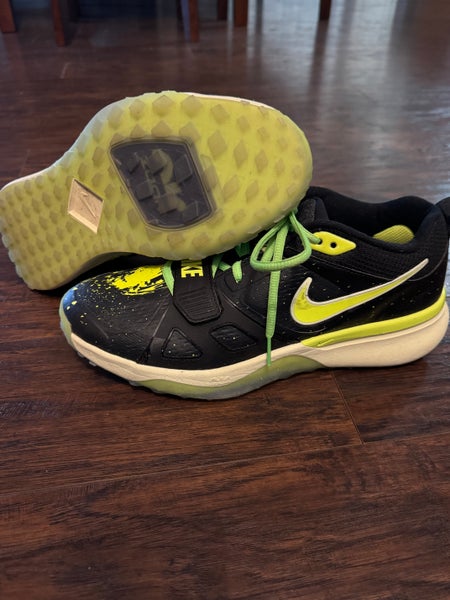 Men's Size M 10.5 (W 11.5) Nike Low Top Turf Cleats (Used)