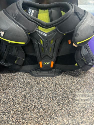 Men's Large CCM XF Pro Shoulder Pads (Used)