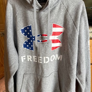 Men's XL Under Armour Sweatshirt (Used)