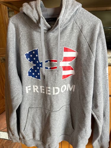 Men's XL Under Armour Sweatshirt (Used)