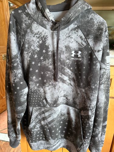 Men's Large Under Armour Freedom Sweatshirt (Used)