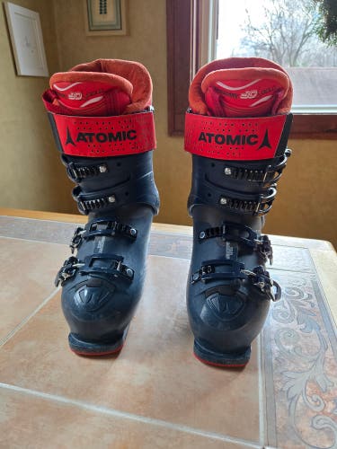 Mondo 26 & 26.5 Men's Atomic All Mountain Hawx Magna 130s GW Ski Boots Medium Flex (Used)