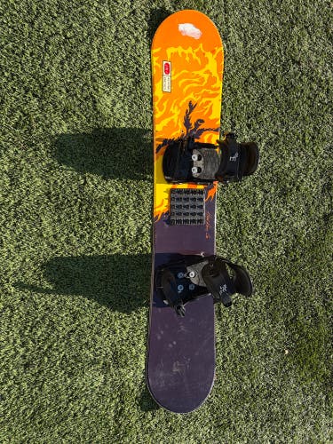 Kid's GNU Gloss Snowboard Freestyle With Bindings Medium Flex Directional Twin 125 cm (Used)