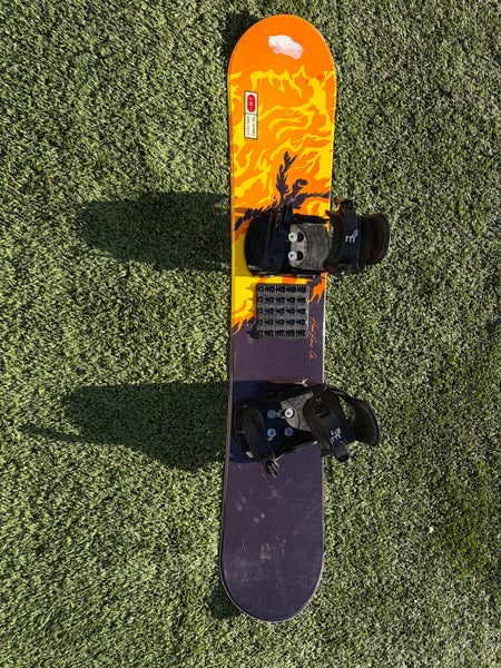 Kid's GNU Gloss Snowboard Freestyle With Bindings Medium Flex Directional Twin 125 cm (Used)