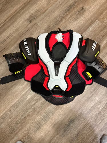 Men's Large Senior Bauer Vapor Hyperlite Shoulder Pads (New)