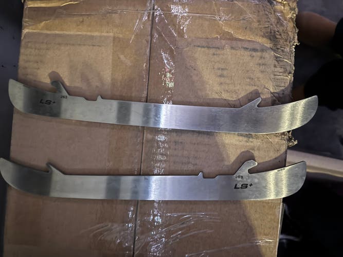 2022 Bauer Supreme M4 Hockey Skates Narrow Width 7.5 (New)