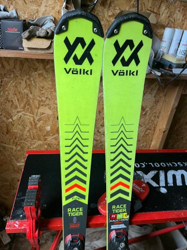 Volkl Racetiger SL 143 cm Racing Skis Max Din 10 (Used)