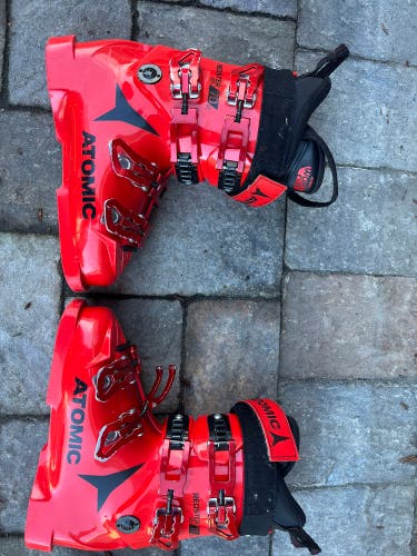 Mondo 24 & 24.5 Unisex Atomic Redster STI 70 LC Racing Ski Boots Soft Flex (Used)