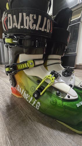 Mondo 29 & 29.5 Men's Dalbello All Mountain Boss Ski Boots Medium Flex (Used)