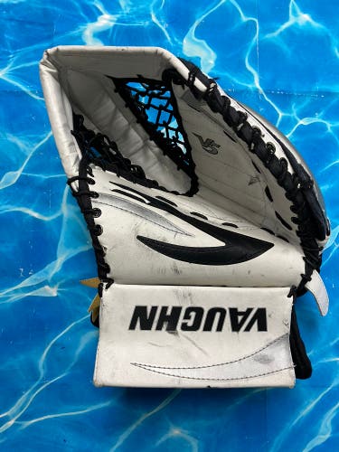 Youth Vaughn Velocity V5 Goalie Gloves & Blockers Regular (Used)