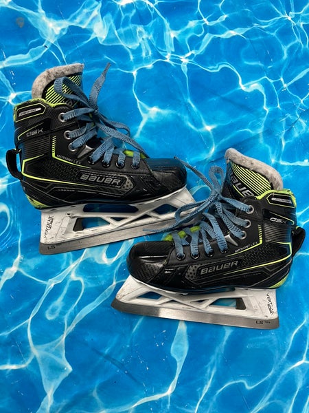 Junior Bauer GSX Hockey Goalie Skates Regular Width Size 1 (Used)
