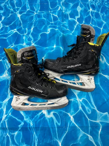 Intermediate Bauer Supreme M4 Hockey Skates Size 4.5 (Used)