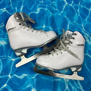Junior Jackson Ultima Soft Skate Figure Skates | Size 2 (Used)