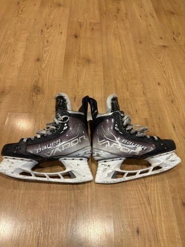 2021 Bauer Vapor Hyperlite Hockey Skates Regular Width Pro Stock 7.5 (Used)