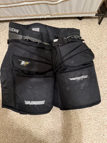 Senior Small Vaughn V7 XF Pro Hockey Goalie Pants (Used)