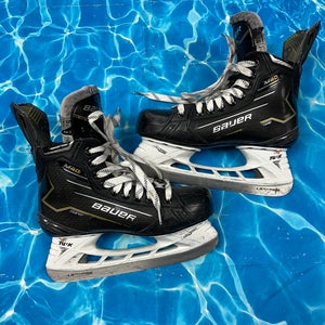 Intermediate Bauer Supreme M40 Hockey Skates Size 5.5 (Used)