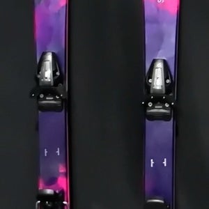 NEW K2 SUPERFREE SKIS SIZE 146 CM WITH BINDINGS