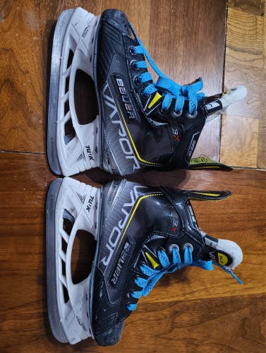 2021 Bauer Vapor 3X Hockey Skates Wide Width Size 1 (Used)