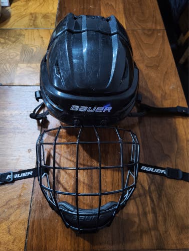 Small Bauer Re-Akt 95 Helmet (Used)